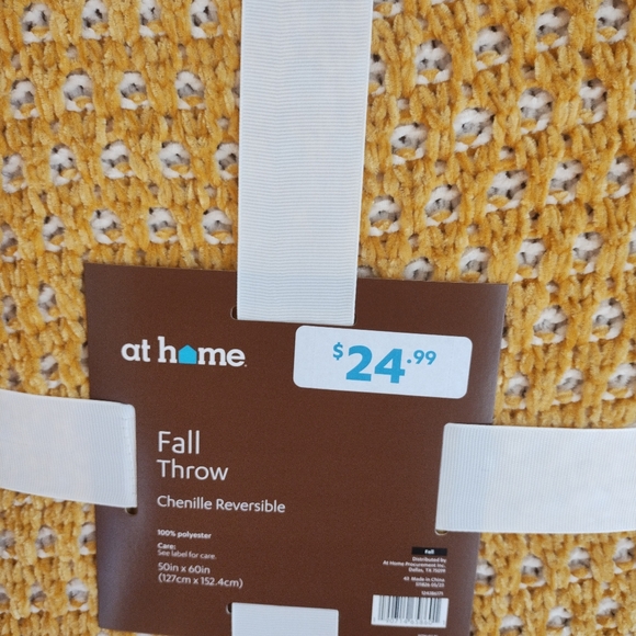 A throw - Picture 2 of 4